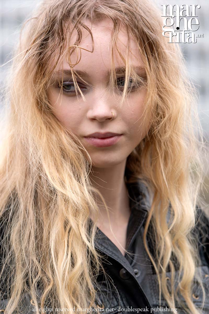 Ghost waves: la tendenza capelli disinvolta dell'estate 2026 - Photo Charlotte Mesman