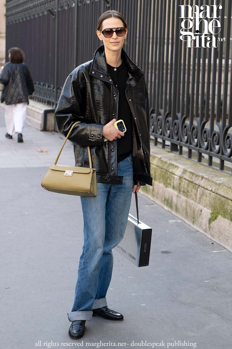 I jeans con il risvolto sono l’inaspettata tendenza denim del 2026 - Photo Charlotte Mesman