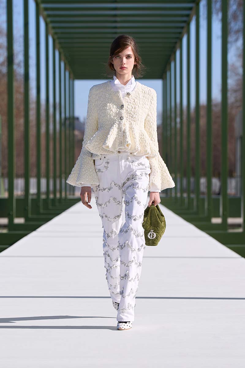 I jeans sulle passerelle autunno inverno 2026 2027: ecco le tendenze denim da conoscere - Photo courtesy of Dior