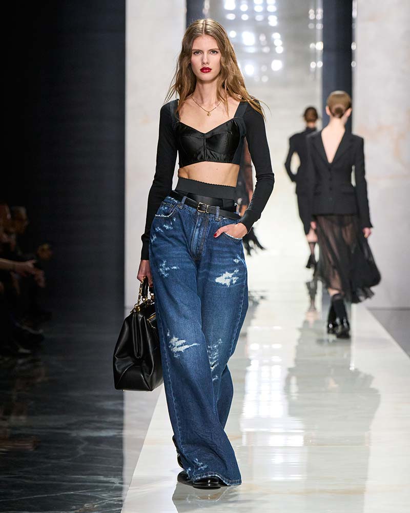 I jeans sulle passerelle autunno inverno 2026 2027: ecco le tendenze denim da conoscere - Photo courtesy of Dolce & Gabbana