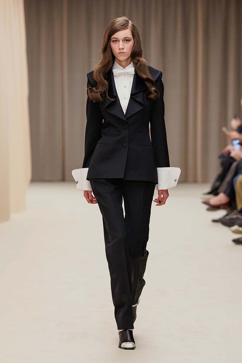 Perché le fashionista stanno già investendo in queste 5 tendenze invernali per il 2026/2027 - Photo courtesy of McQueen