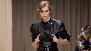Perché le fashionista stanno già investendo in queste 5 tendenze invernali per il 2026/2027 - Photo courtesy of McQueen