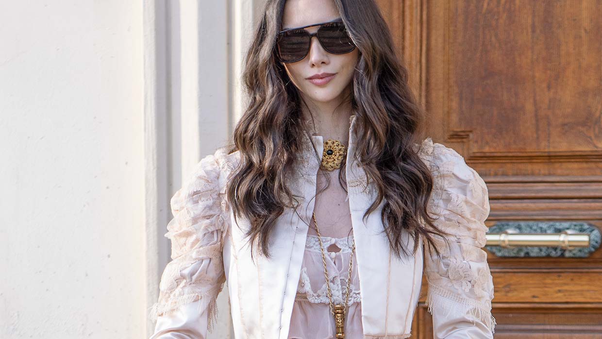 Scopri la tendenza nightie del 2026: dallo slip dress alla camicia da notte - Photo Charlotte Mesman