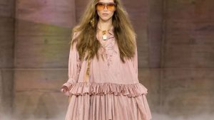 Perché il romanticismo sarà la tendenza moda dell'autunno/inverno 2026-2027 - Photo courtesy of Chloé