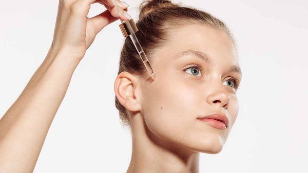 Perché sempre più dermatologi stanno considerando il bakuchiol come alternativa al retinolo