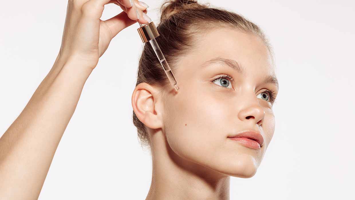 Perché sempre più dermatologi stanno considerando il bakuchiol come alternativa al retinolo