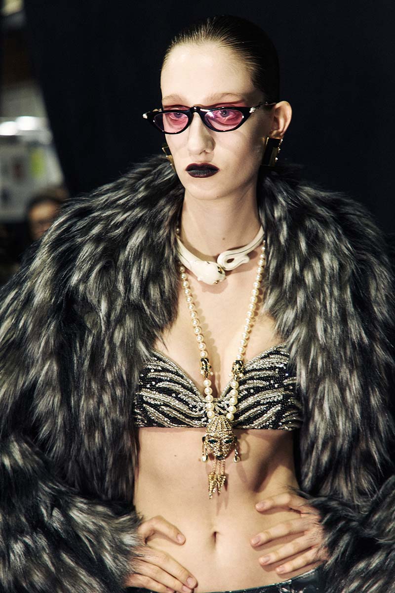 Il ritorno delle labbra scure: ecco le tendenze rossetto per l’autunno inverno 2026-2027 - Photo courtesy of Roberto Cavalli