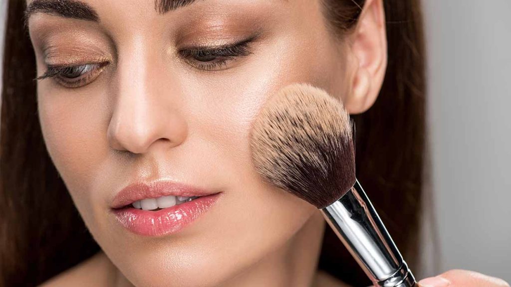 Fondotinta per la pelle matura (50+): come scegliere la formula giusta