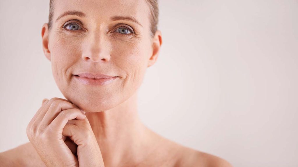 Come truccare gli angoli della bocca rivolti verso il basso: le tecniche make-up che illuminano il viso