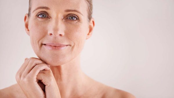 Come truccare gli angoli della bocca rivolti verso il basso: le tecniche make-up che illuminano il viso