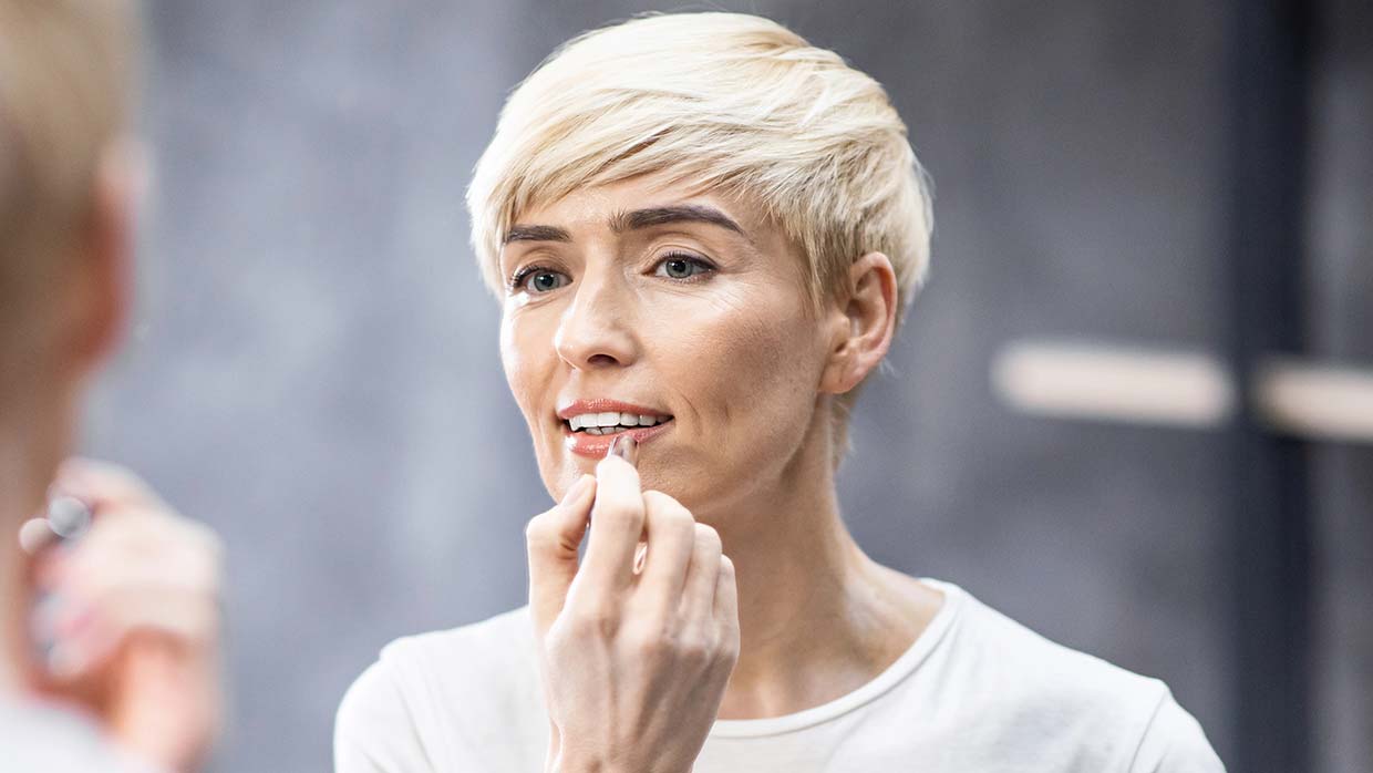 Donne over 50 e rossetto: come scegliere colore e finish giusti