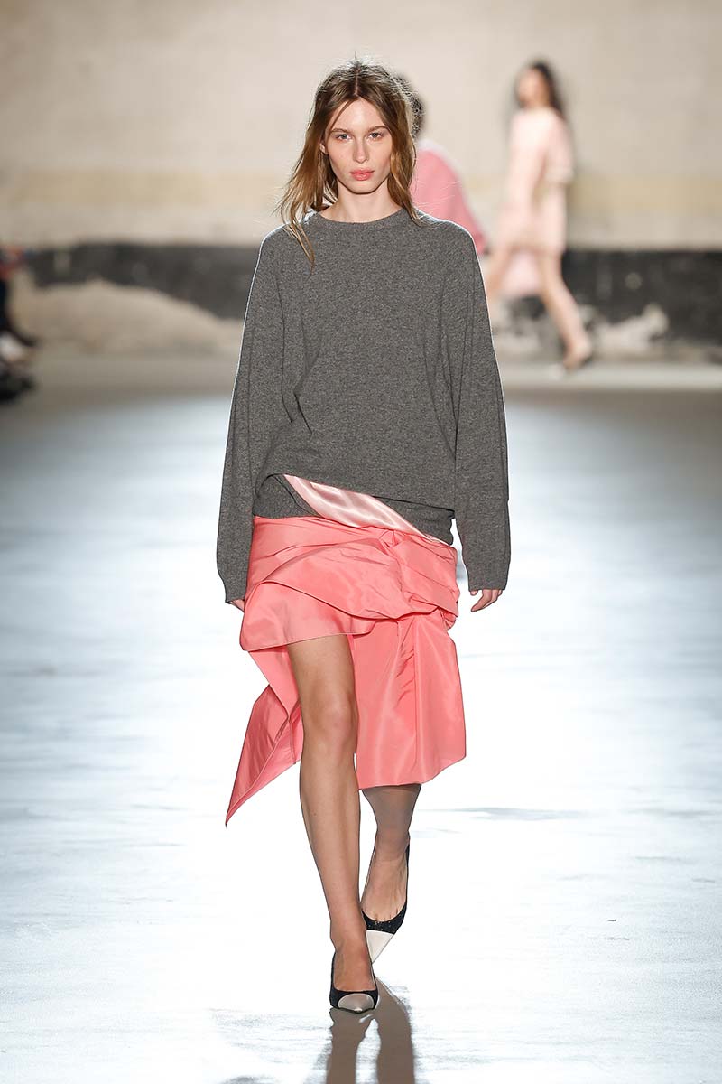 Nuovi volumi e nuove idee di styling per i maglioni dell'autunno/inverno 2026-2027 - Photo courtesy of N21