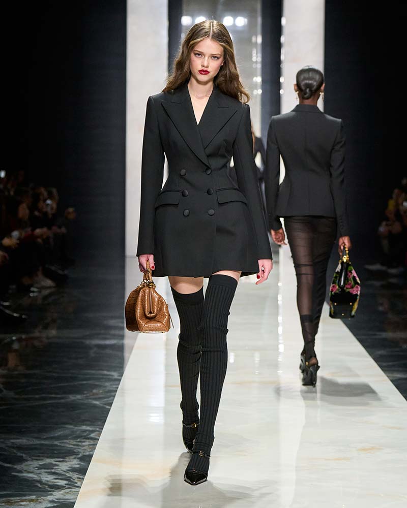 Tendenza moda autunno 2026: gli scaldamuscoli - Photo courtesy of Dolce & Gabbana