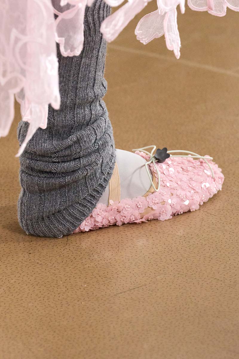 Tendenza moda autunno 2026: gli scaldamuscoli - Photo courtesy of Cecile Bahnsen