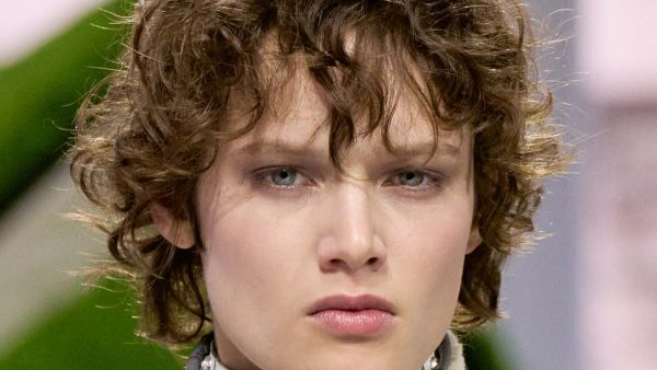 Il taglio corto di Louis Vuitton: il volutamente spettinato è la tendenza capelli del 2026-2027 - Photo courtesy of Louis Vuitton