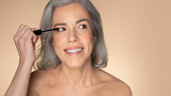 Il trucco dopo i 50: cinque passaggi per valorizzare la pelle matura