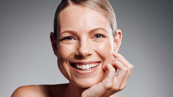 Con questo make-up i tuoi occhi sembreranno subito più grandi (50+)