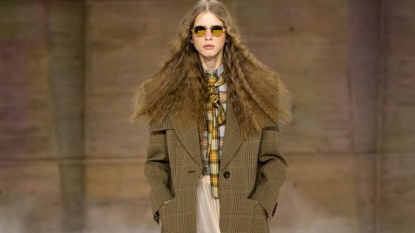 Stampe a quadri. Le tendenze moda dell'autunno/inverno 2026-2027 - Photo courtesy of Chloé