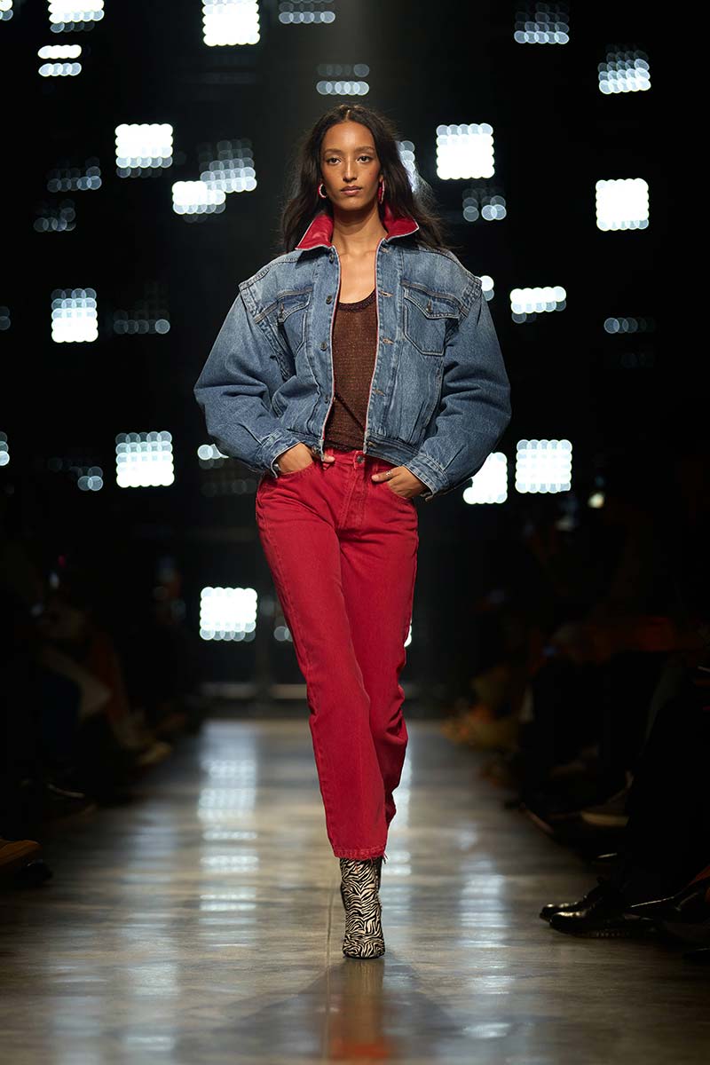 Total denim: le tendenze per l'autunno/inverno 2026-2027 -Photo courtesy of Isabel Marant