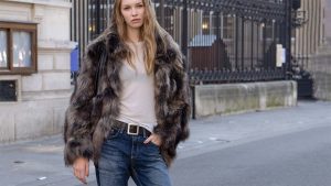 5 look street style in denim che vorrai indossare questo autunno - Photo Charlotte Mesman