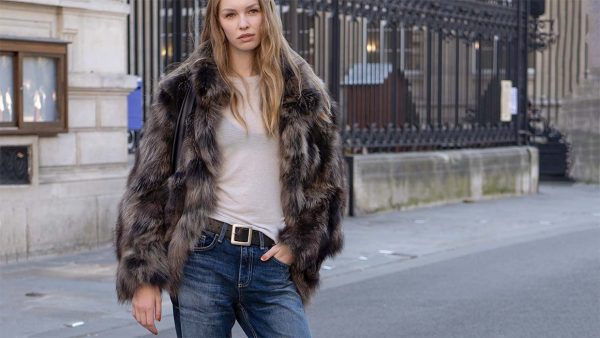 5 look street style in denim che vorrai indossare questo autunno - Photo Charlotte Mesman