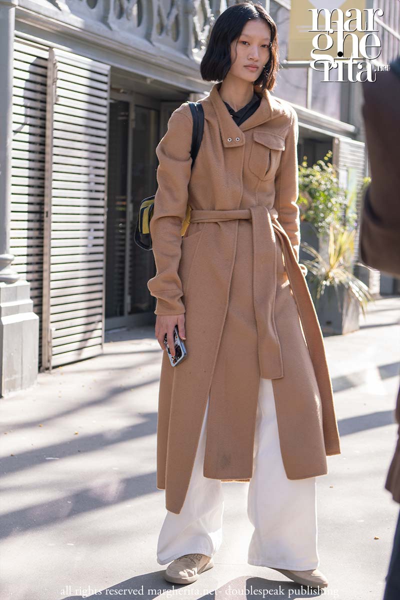 5 look street style in denim che vorrai indossare questo autunno - Photo Charlotte Mesman