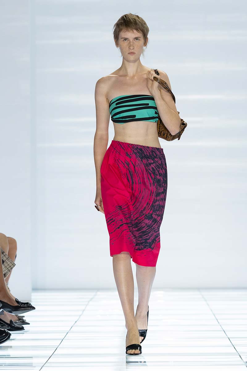Capelli. Via libera al volume! Ecco come porteremo i capelli corti nel 2027 - Photo courtesy of Prada