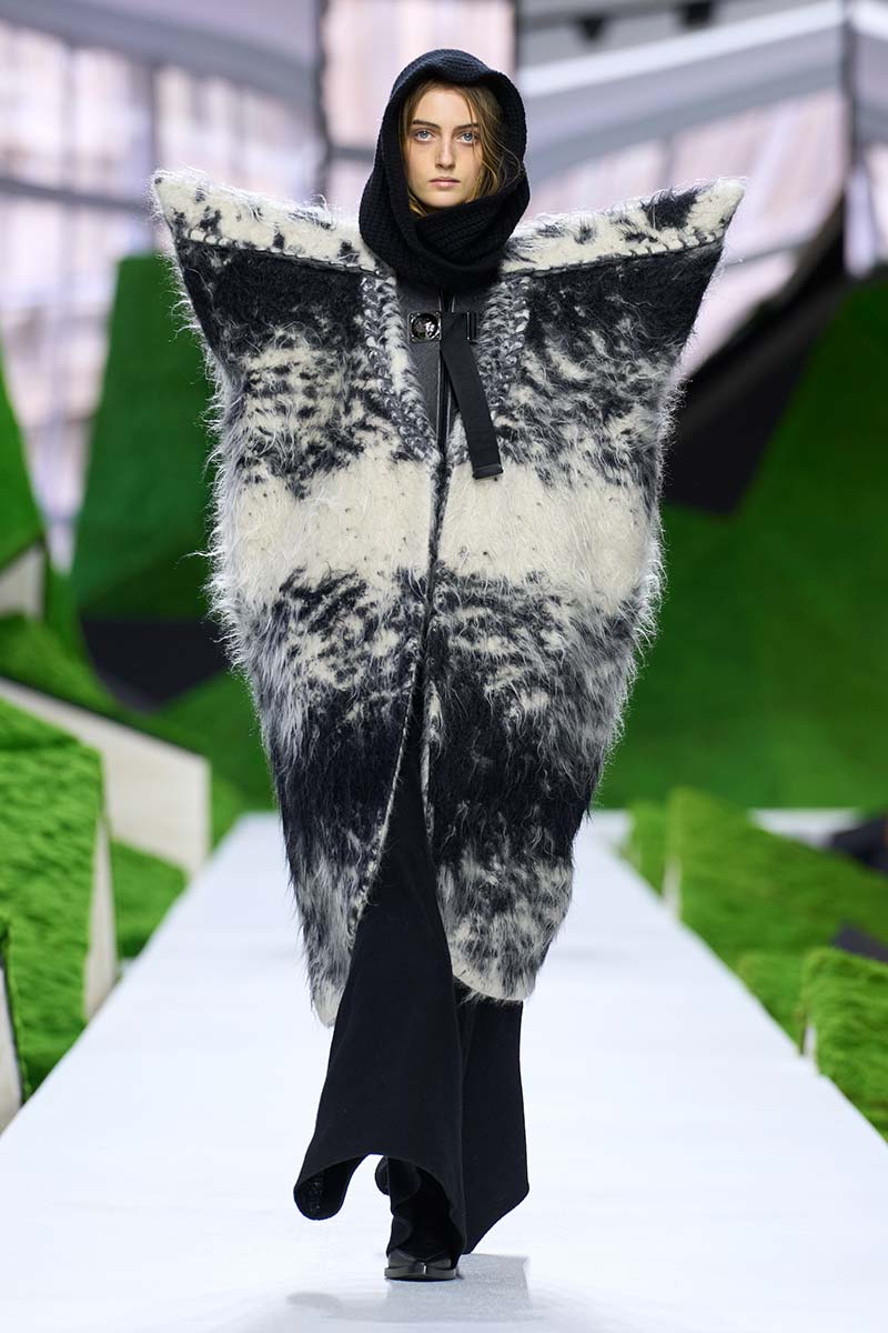 I cappotti invernali oversize per l’autunno/inverno 2026-2027 - Photo courtesy of Louis Vuitton