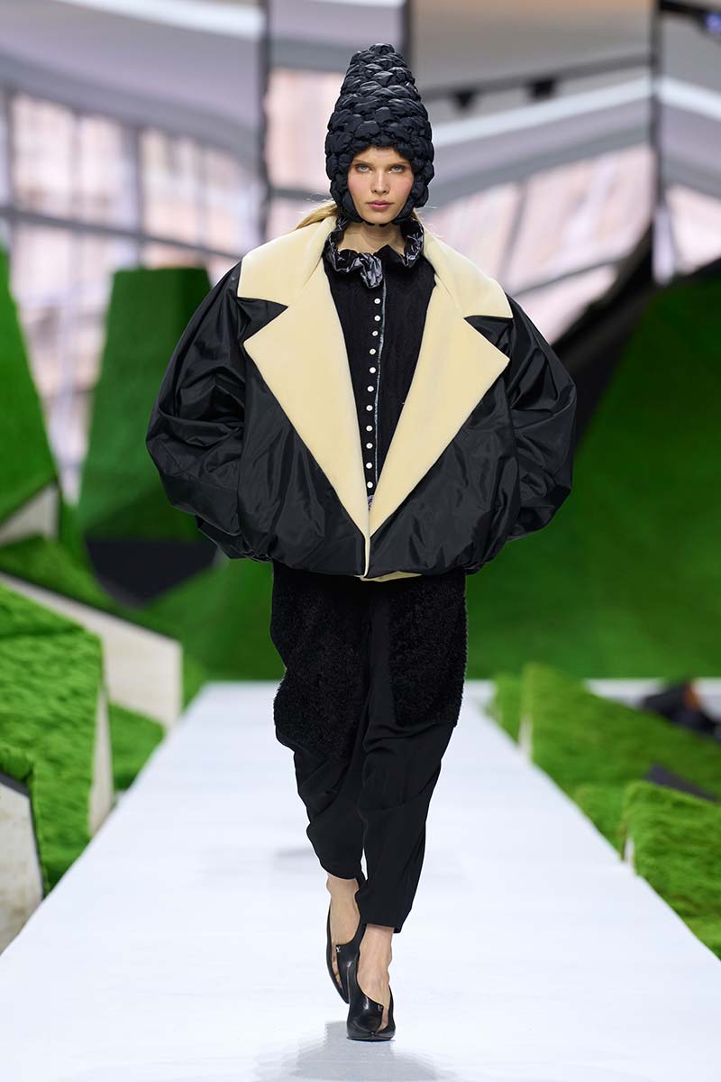 I cappotti invernali oversize per l’autunno/inverno 2026-2027 - Photo courtesy of Louis Vuitton