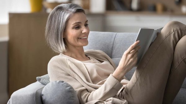 Quiet silver: il nuovo trend (o nome?) per i capelli naturalmente grigi