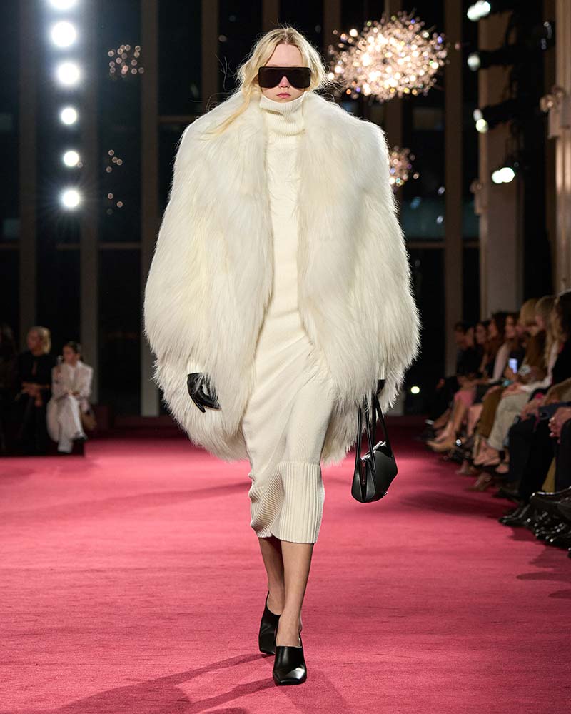 I cappotti invernali oversize per l’autunno/inverno 2026-2027 - Photo courtesy of Michael Kors