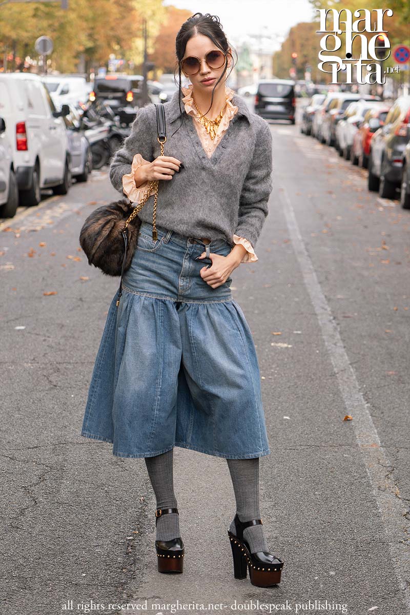 I jeans look della Paris Fashion Week - Photo Charlotte Mesman