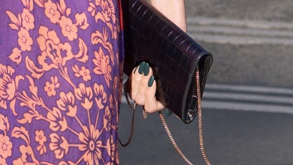 Tendenze unghie 2026: cosa porta il pubblico della moda (colori e forme dello smalto) - Photo Charlotte Mesman